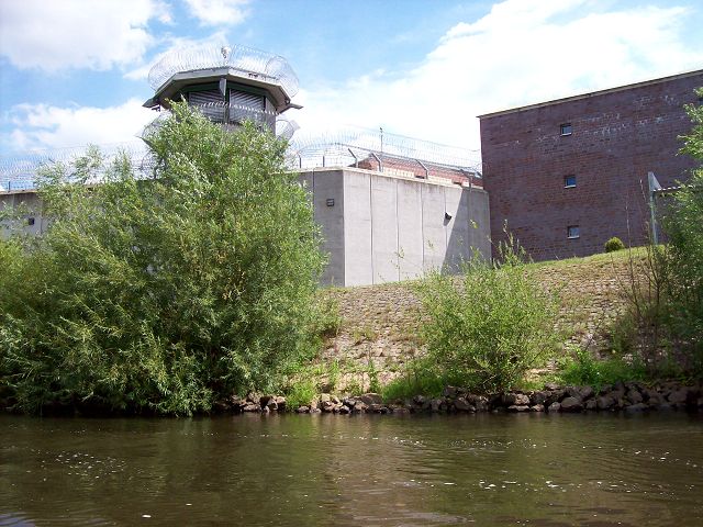 Justizvollzuganstalt Celle vom Wasser aus